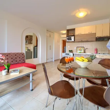 Apartment Mit Terrasse